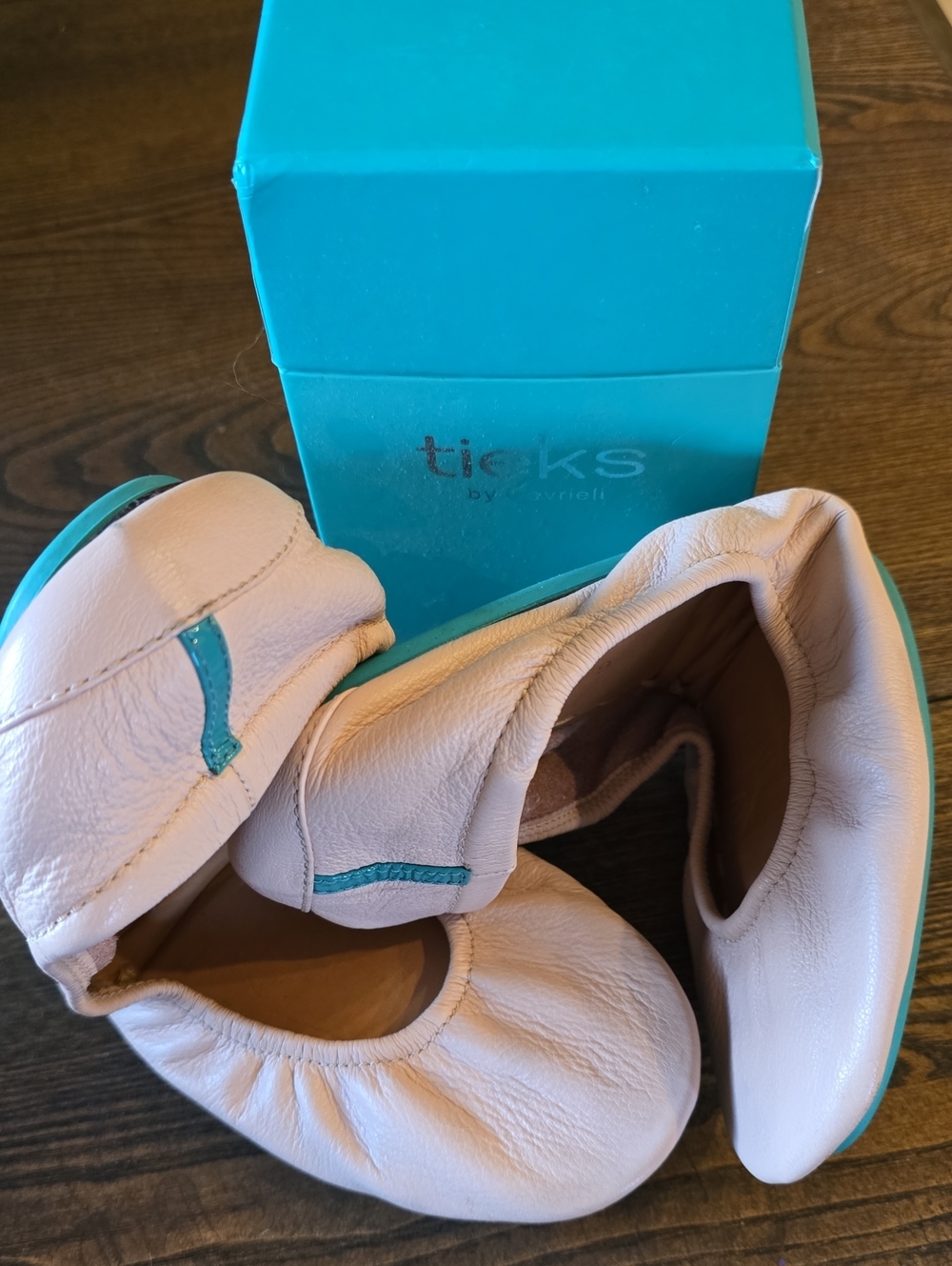 Tieks Foldable Ballet Flats in Blush with Teal Trim